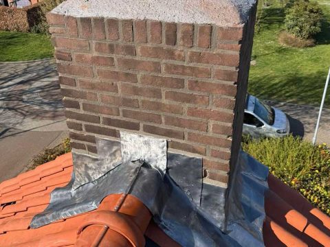 Loodwerk-schoorsteen-door-ervaren-dakdekker-Dakservice-Boer2