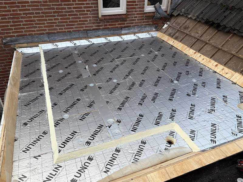 Platdak-isolatie2-door-ervaren-dakdekker-Dakservice-Boer2